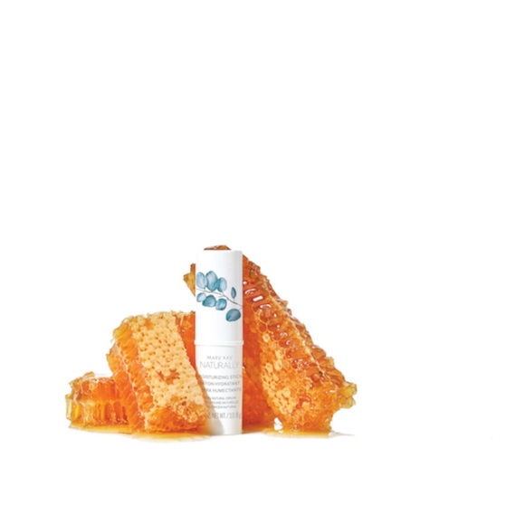 Mary Kay Naturally Moisturizing Stick - Picture 4 of 5